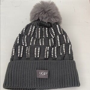 Ugg new gray unisex bean pom pom hat, warm, soft and made of cotton & nylon